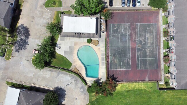 Building Photo - 11899 Algonquin Dr