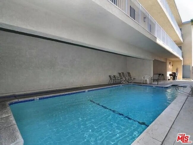 Building Photo - 5354 Lindley Ave