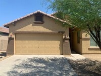Building Photo - Updated 4 bed/2 bath in Great Location