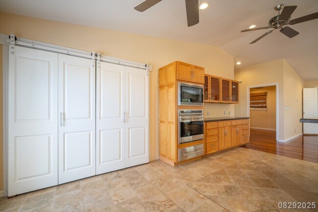 Building Photo - 3 Bedroom 3 Bathroom pet negotiable SFH in...