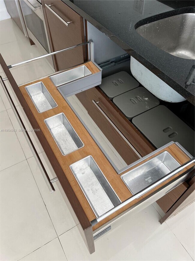 Building Photo - 495 Brickell Ave