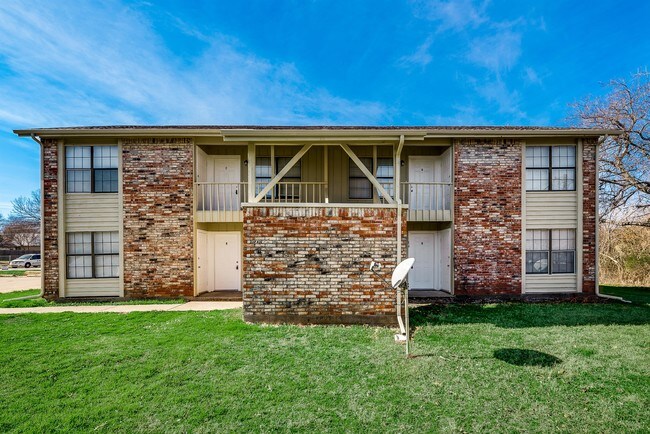 Building Photo - 214 Renfro St