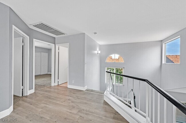 Building Photo - 262 Westwind Rd