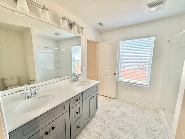 Building Photo - 4 br 2.5 ba with 2 car garage new construction