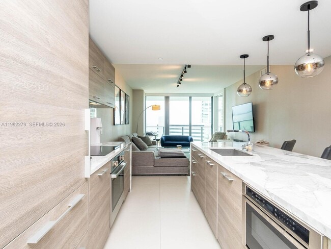 Building Photo - 650 NE 32nd St