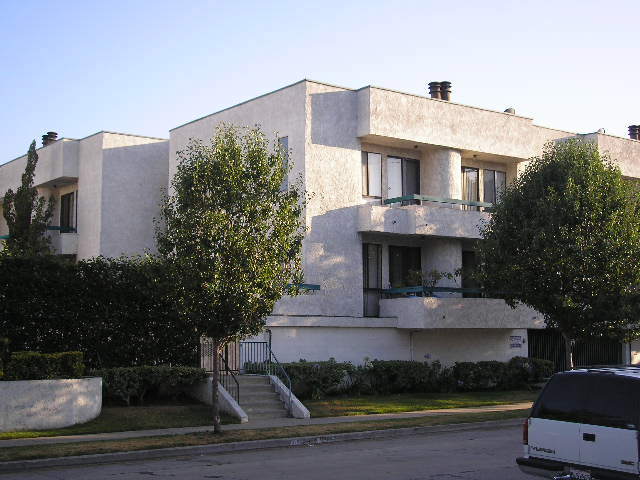 Back of Building - 10861 Moorpark St