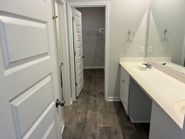 Building Photo - 5 Bedroom 2.5 Bathroom Home in Sunfish Cove in Sunset Beach, NC