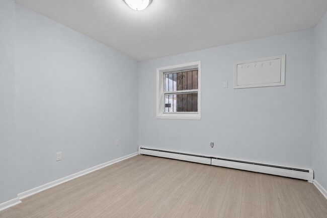 Building Photo - 406 7th St