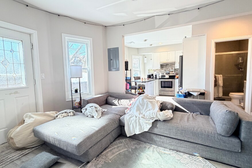 Building Photo - 39 Long Ave