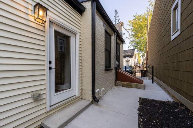 Building Photo - 513 Pershing Ave