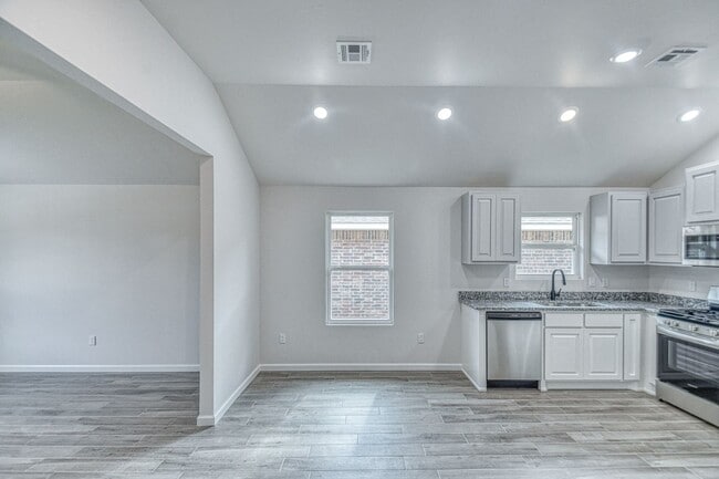 Building Photo - Brand New Construction in Varenna Landing!