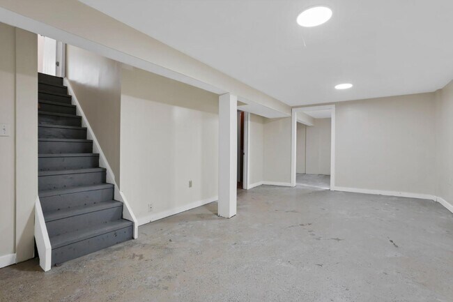 Building Photo - 5541 Mid Day Dr