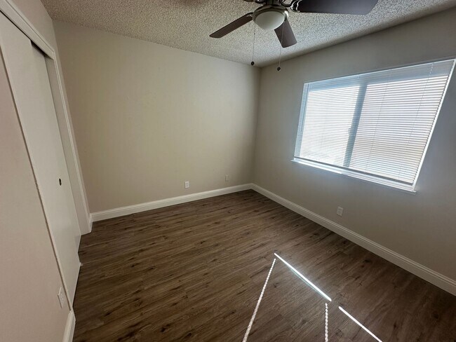 Building Photo - 1316 Hobart Dr