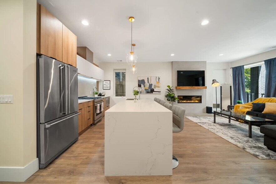 Building Photo - 2110 W Washington Blvd