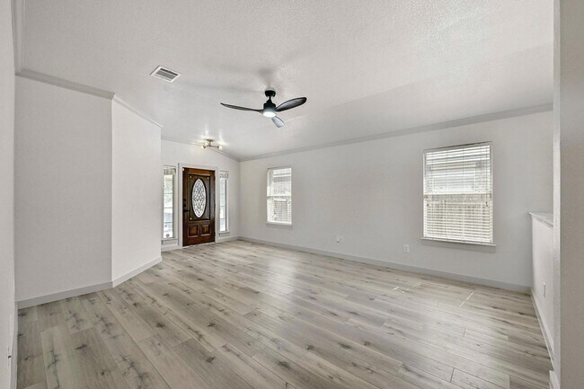 Building Photo - 919 Flanagan Dr
