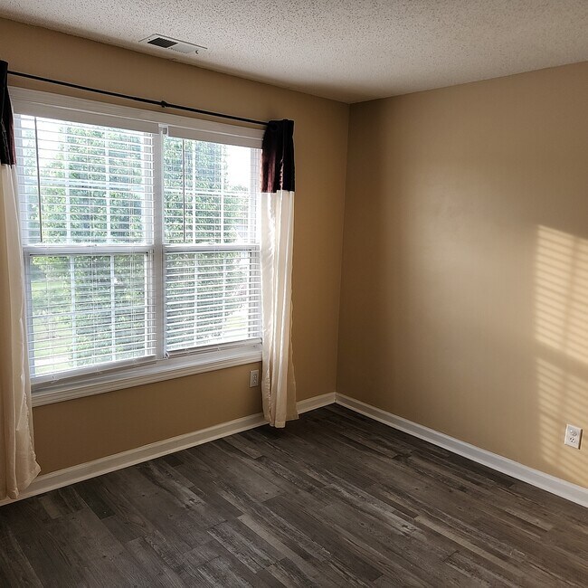 Building Photo - 807 Andora Way SW