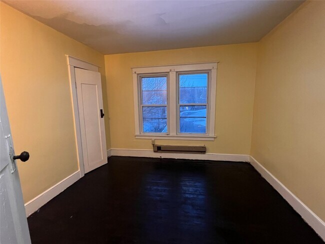 Building Photo - 155 Willow St