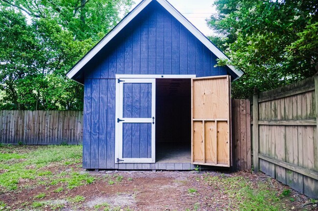 Building Photo - 314 Columbus Dr