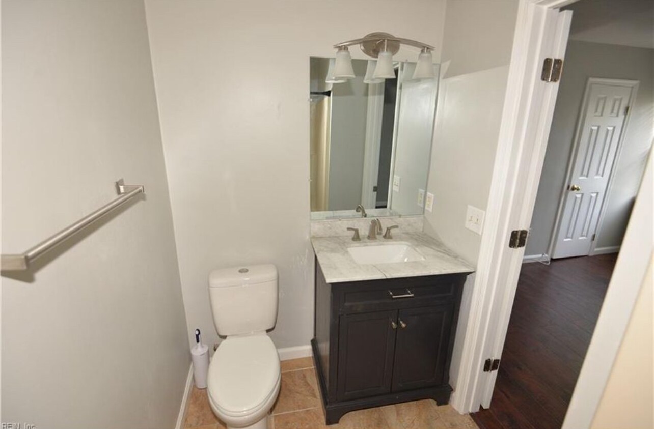 Building Photo - 4502 Marlwood Way