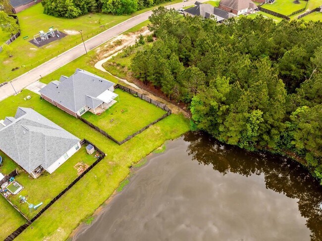Building Photo - 26286 Poplar Glen Dr