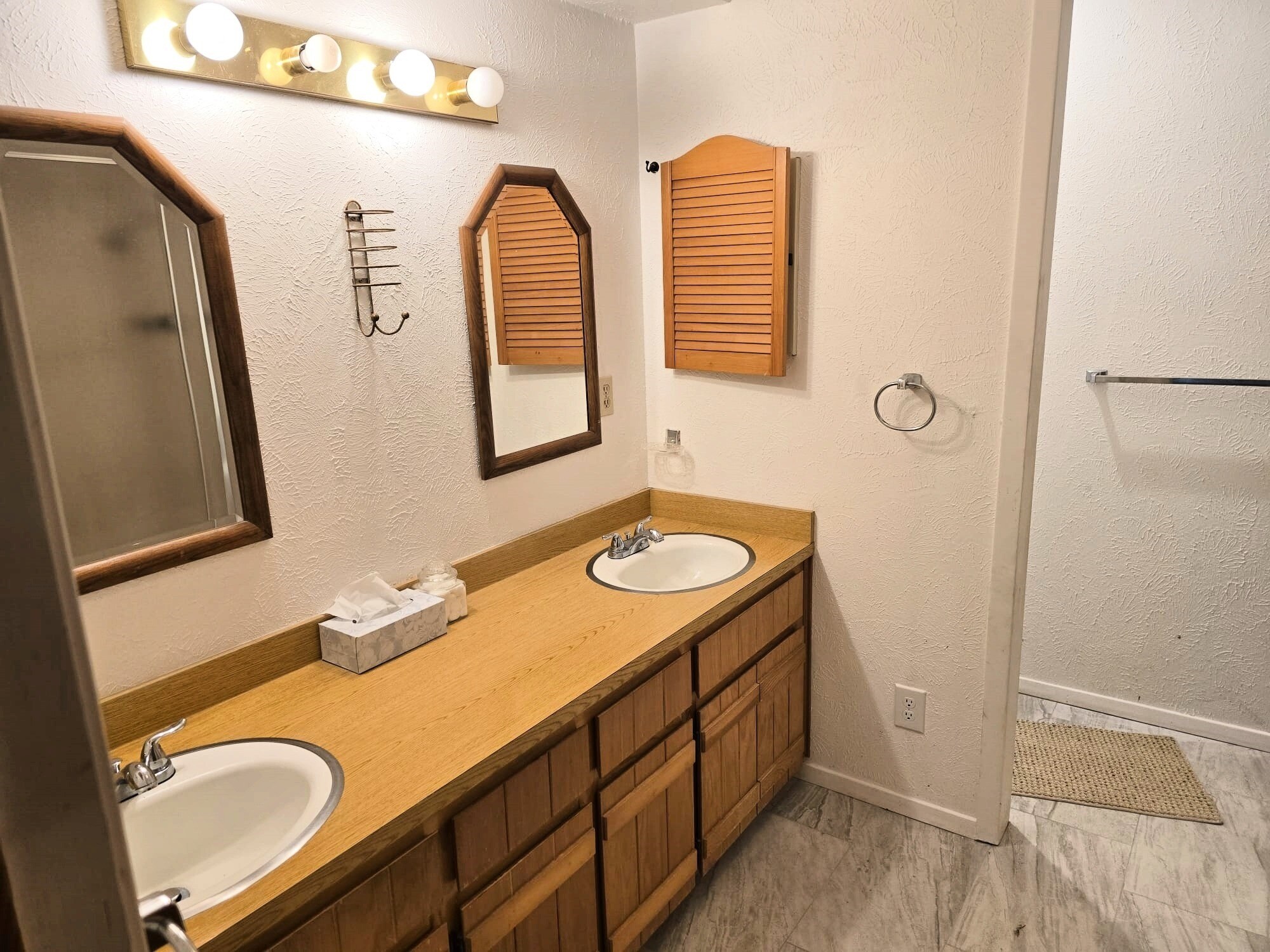 master bath room - 2281 FM 2029