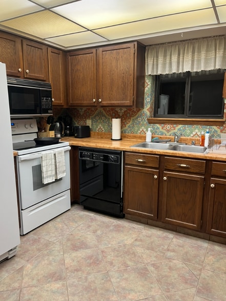 Building Photo - 5200 Villa View Dr