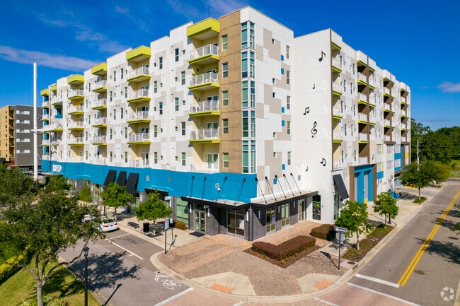 1240 E Ray Charles Ave Tampa, FL 33602-3000 - The Reed at Encore