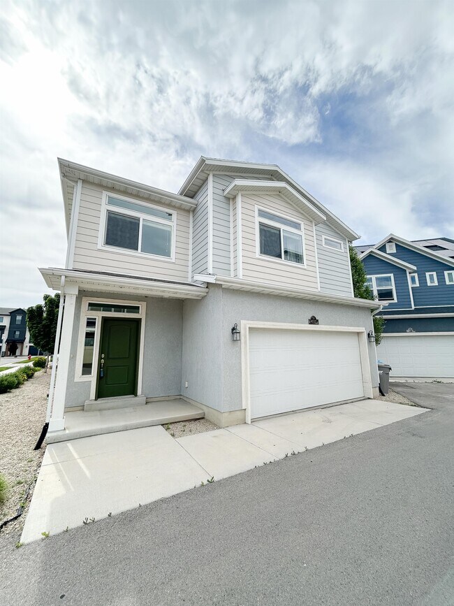 Building Photo - 707 E 380 S