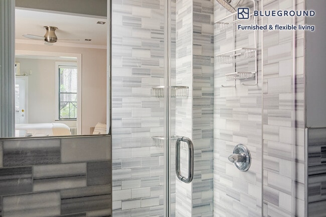 Building Photo - 246 Mott St