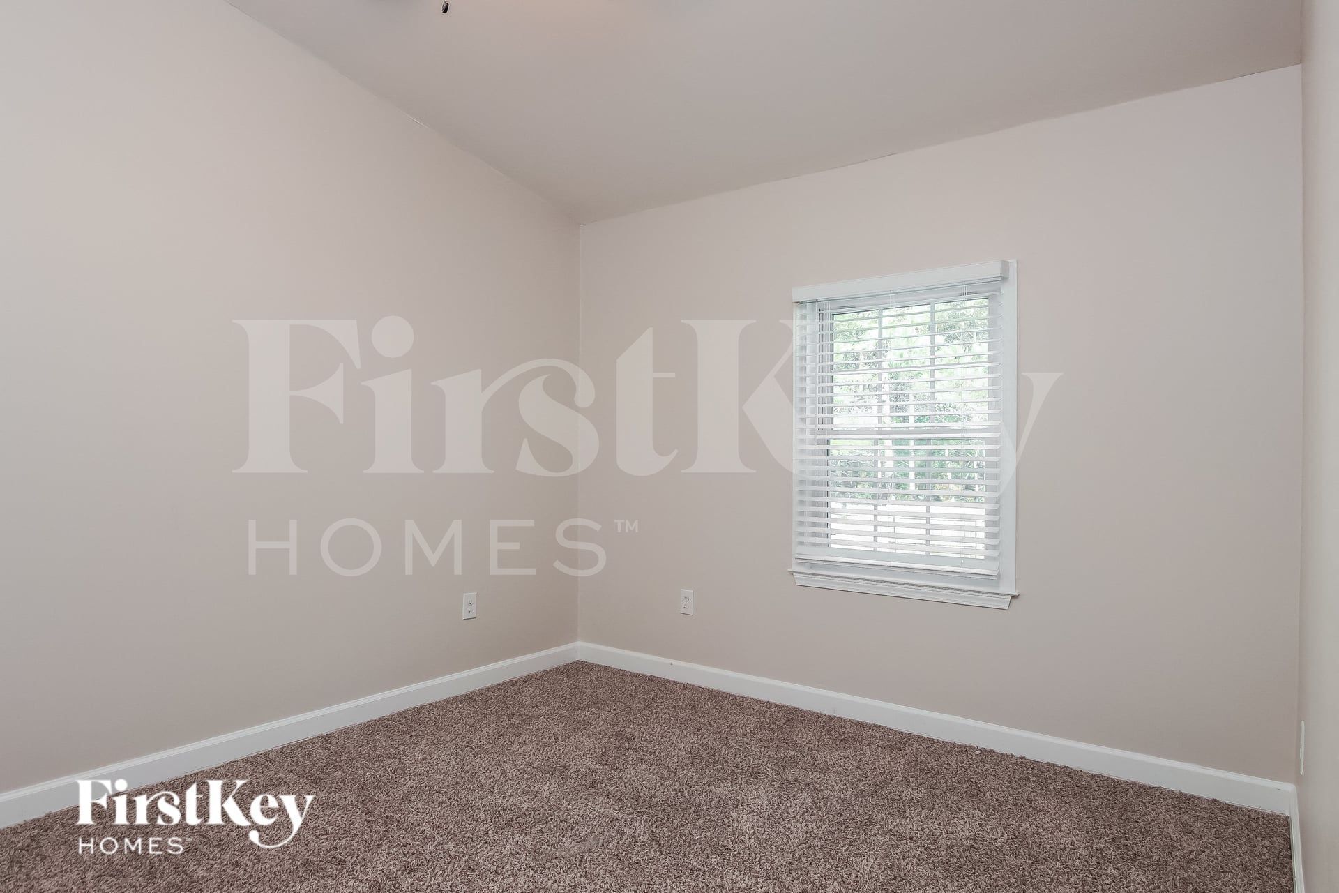 Building Photo - 222 Tillamook Dr