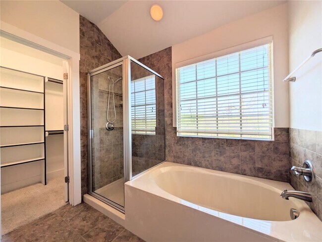 Building Photo - 6800 Bay City Bend