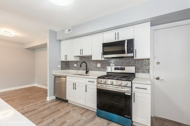 Building Photo - 2242 Country Club Dr
