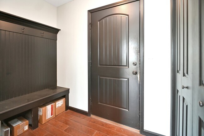 Building Photo - 1204 Ledgestone Dr