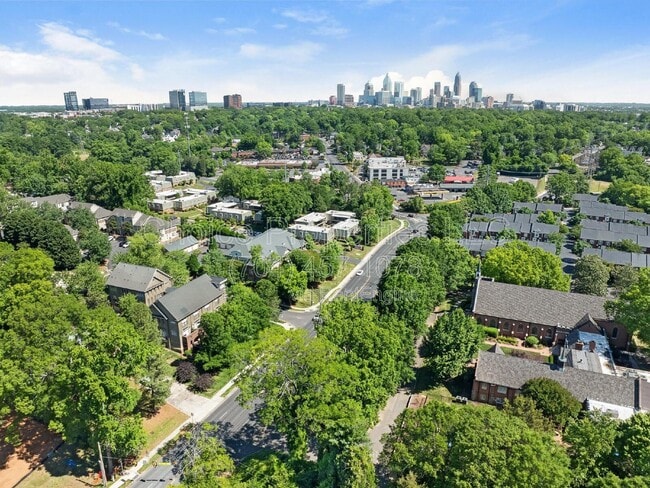 Building Photo - 1166 Park West Dr