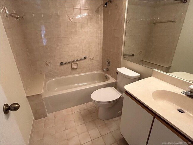 Building Photo - 2114 SW Silver Pine Way