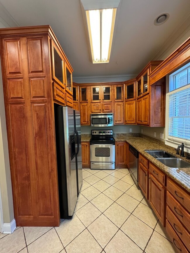 Building Photo - Executive Rental in Pear Alley Condominium...