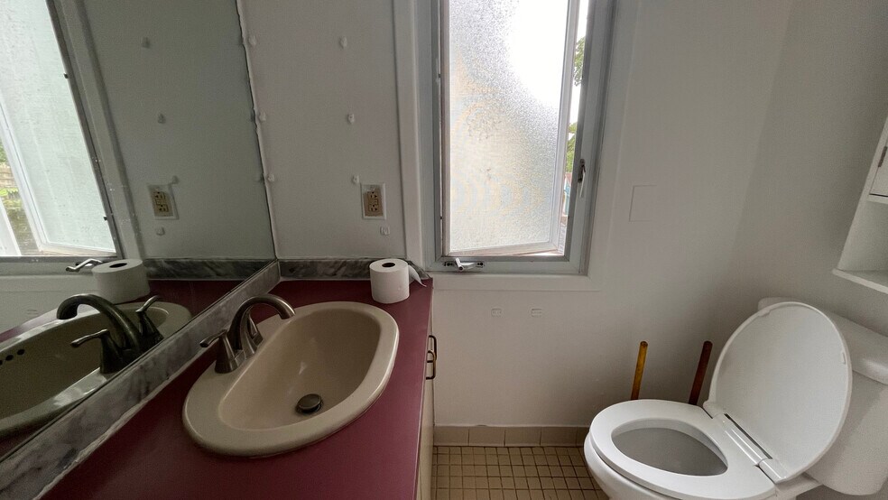 Building Photo - 5859 Hobart St