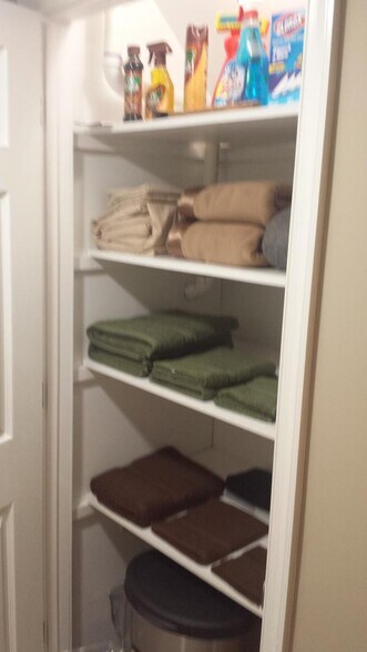 Building Photo - 6021 Woodlake Ln