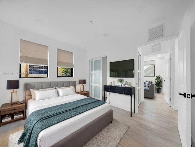 Building Photo - 1037 NW 2nd St