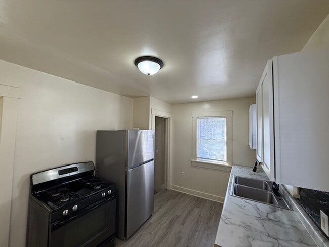 Building Photo - Bungalow Near Lake Decatur