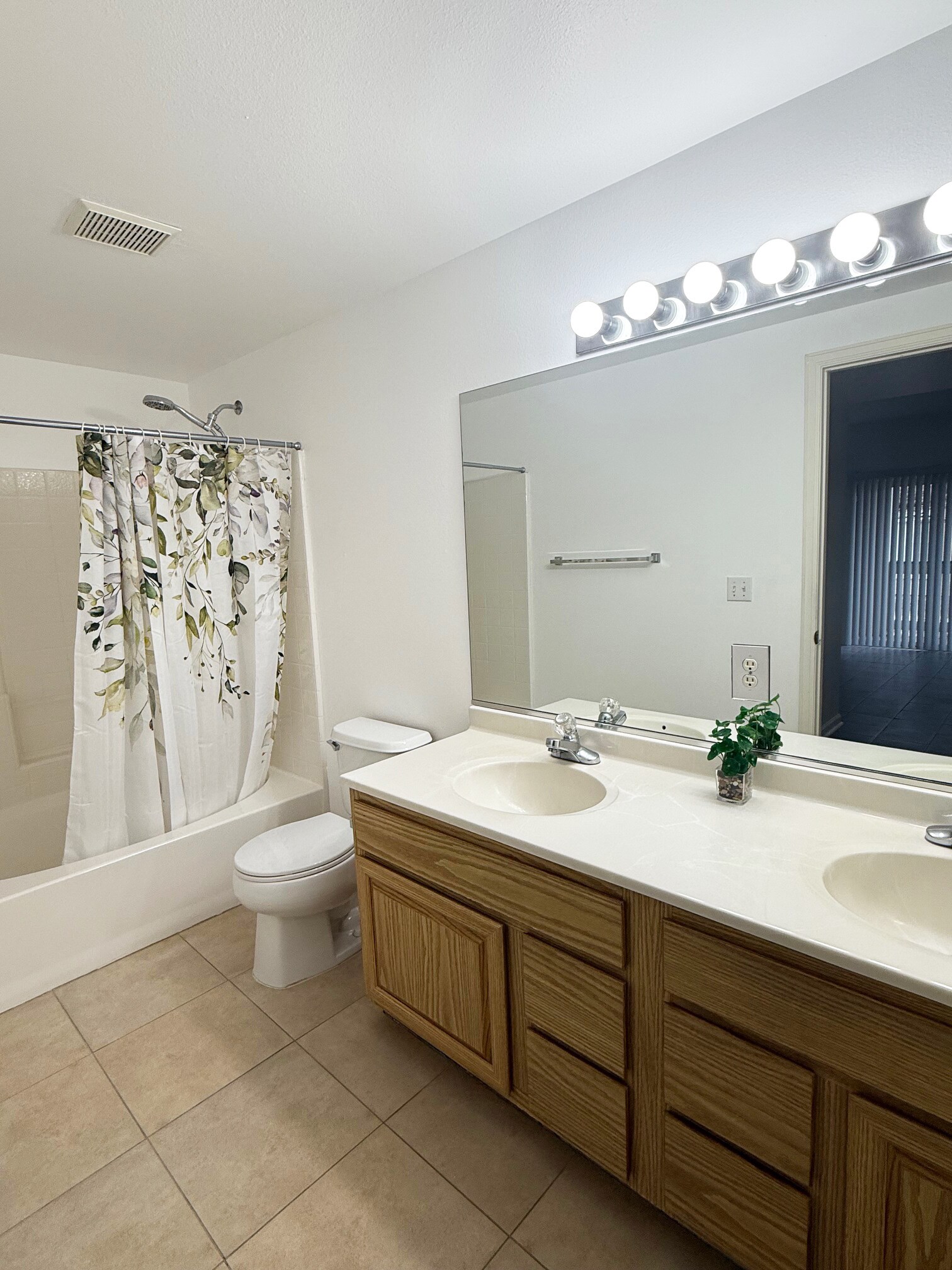 Master Bathroom - 1158 Opal St