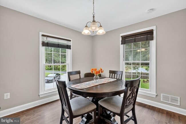 Building Photo - 9824 Old Fort Rd