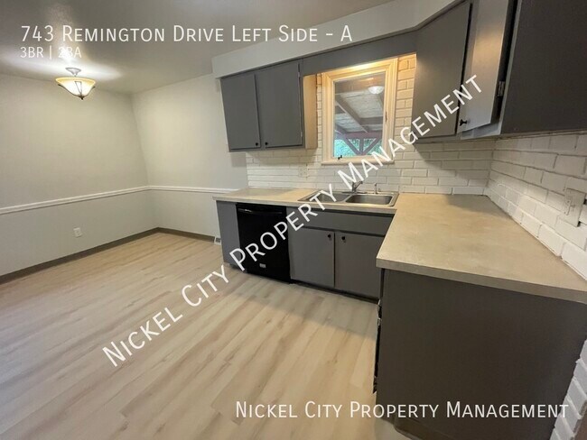 Building Photo - 743 Remington Dr
