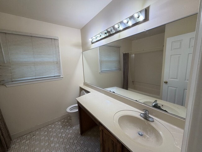 Building Photo - Spacious 4-Bedroom Colonial with 2-Car Garage in Howell