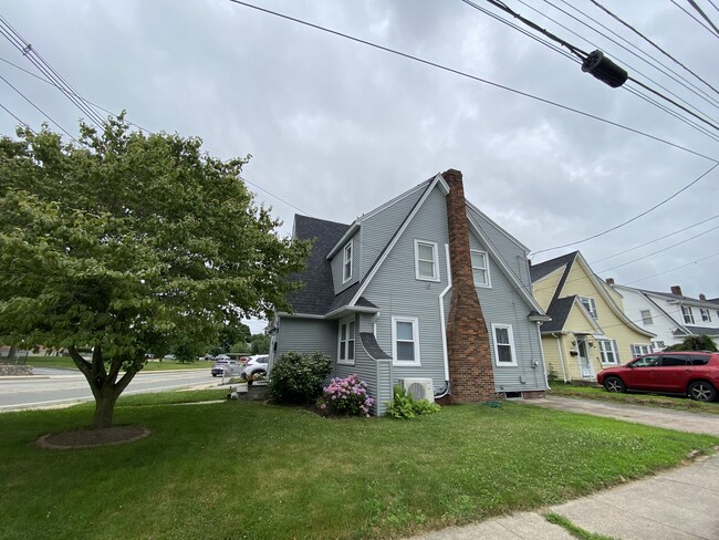 Building Photo - 61 Warwick Ave