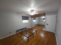 Building Photo - 1612 Kingsway Rd