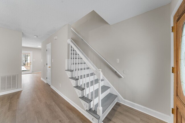 Building Photo - 111 Henley Pl