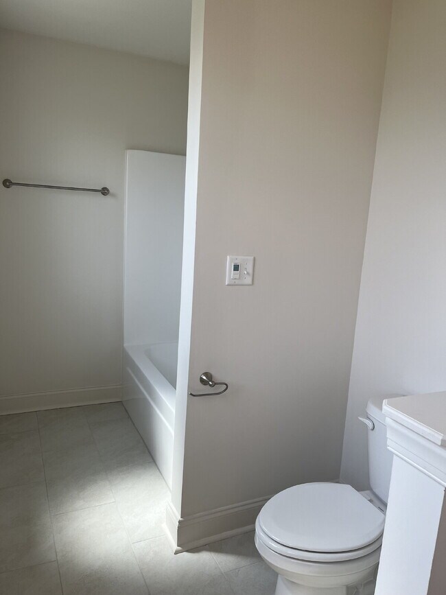 Building Photo - "Spacious 4-Bedroom Retreat with 3.5 Baths in Charming Mt. Juliet!"