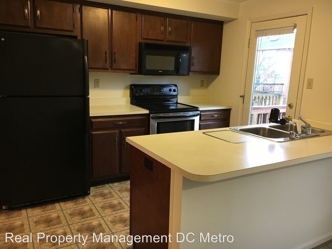 Building Photo - 8024 Hollow Reed Ct