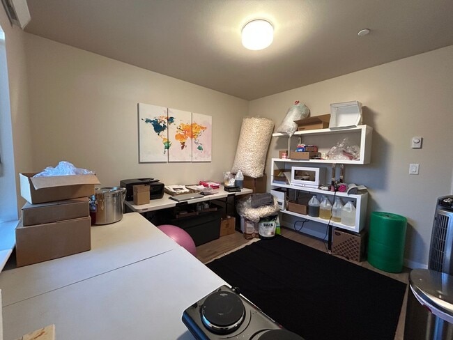 Building Photo - 3 Bedroom 2 Bath Home in Cordata with Garage